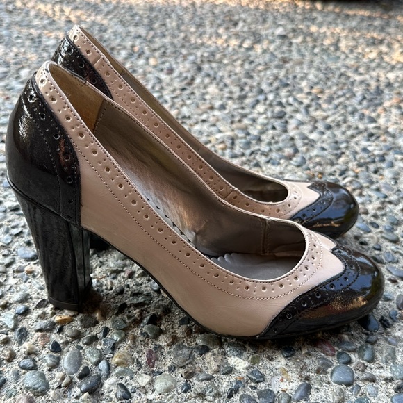 Expressions Saddle Shoe style heels, brown/tan, size 6.5 - Picture 2 of 4